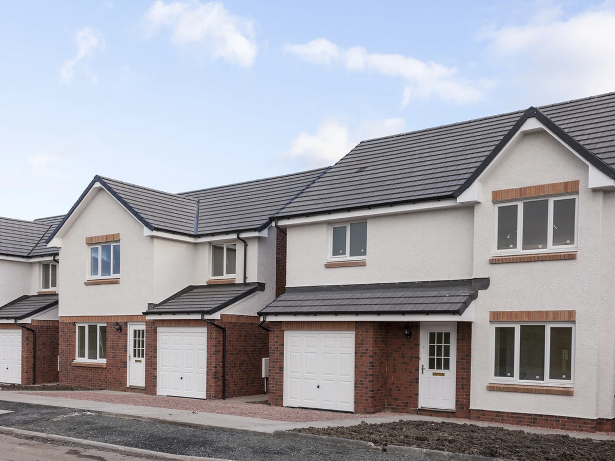 exterior-painting-row-white-rendered-worthing-decorators Common exterior painting problems in Worthing - row of white rendered houses by Worthing Painters